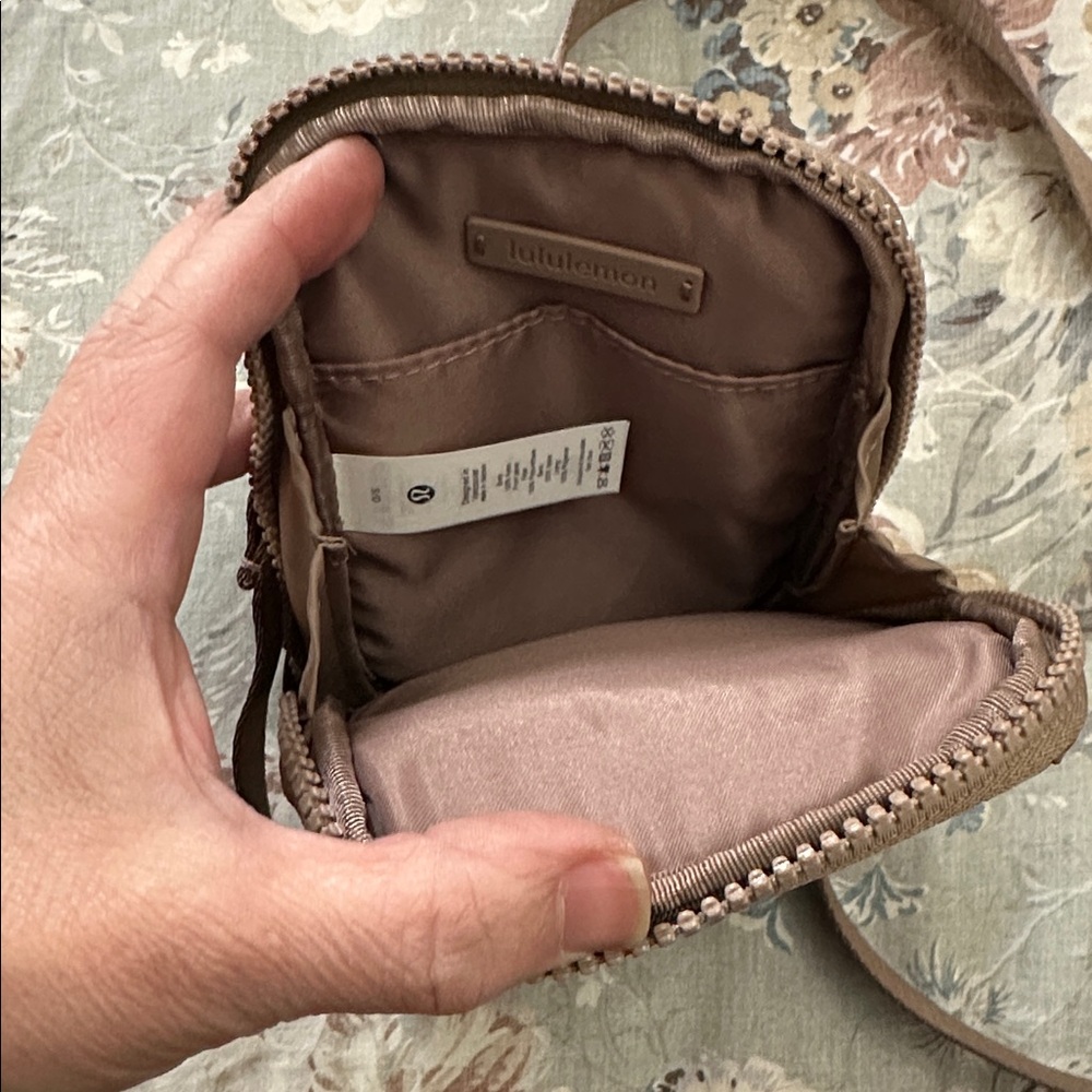lululemon athletica Silver and Tan Belt Bag - Picture 5 of 6